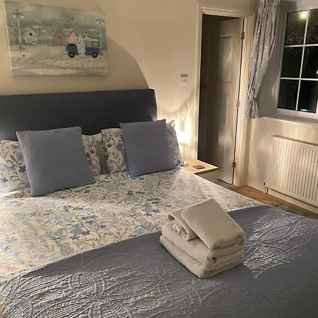 Downsfield Bed And Breakfast-3